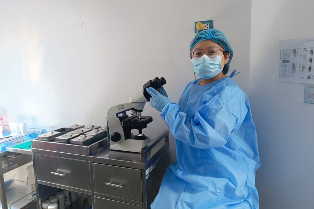 Servicio de Anatomía Patológica con la Dra. Jenny Gabriela Fernández Sivincha